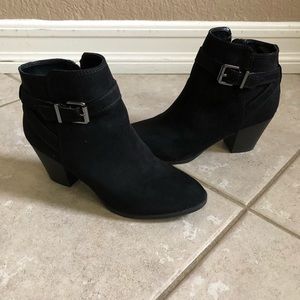 🖤Express🖤 black heeled booties